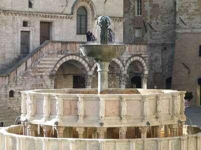 Fontana Maggiore Perugia 1024x768