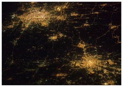 Foto metropoli cinesi di notte 